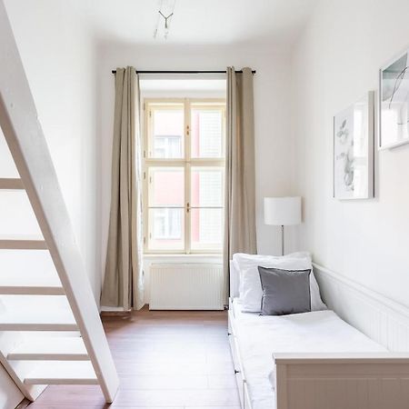 Budget Reznicka Apartment Praga Esterno foto