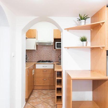 Budget Reznicka Apartment Praga Esterno foto