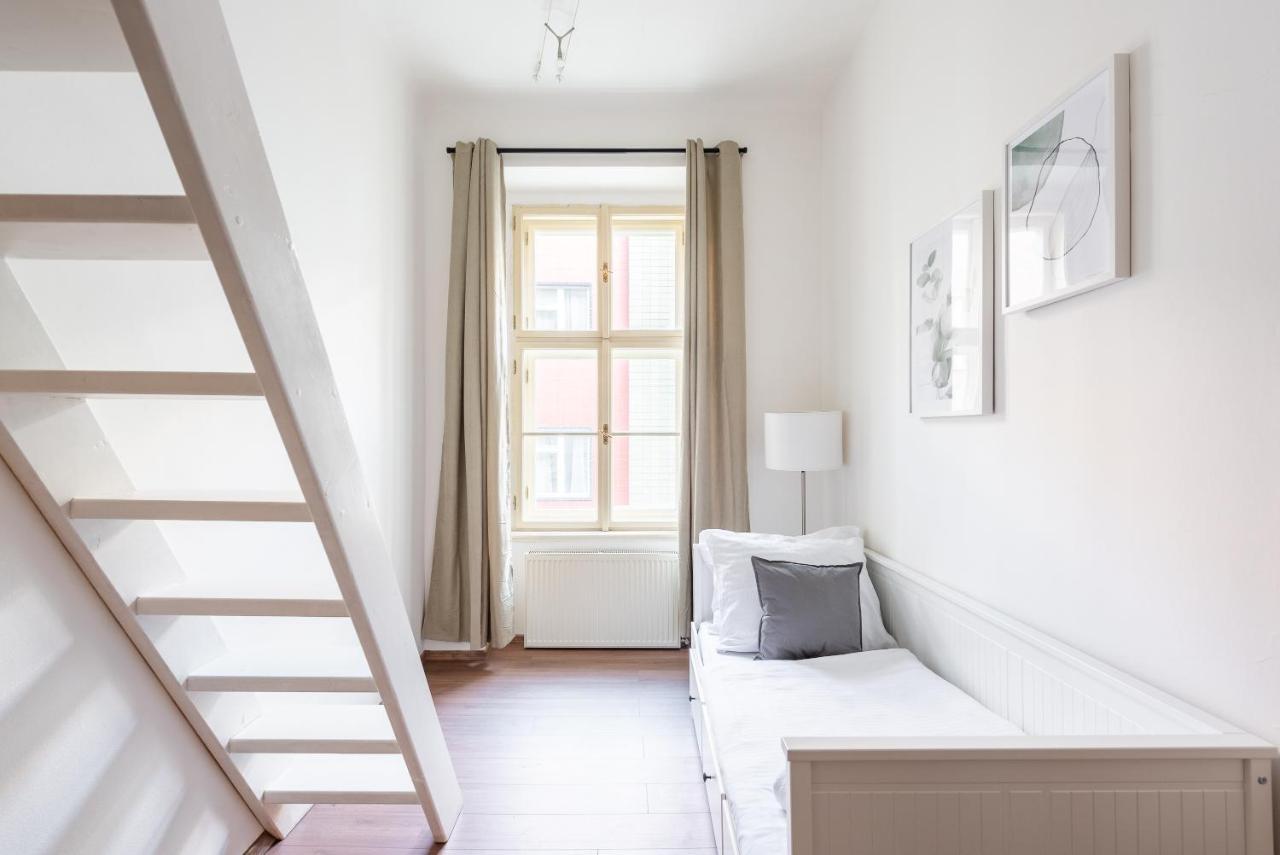 Budget Reznicka Apartment Praga Esterno foto