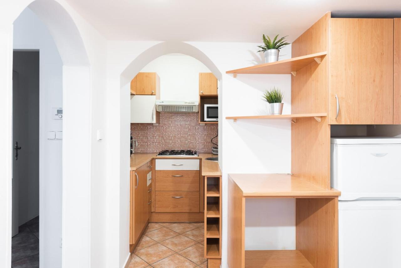 Budget Reznicka Apartment Praga Esterno foto