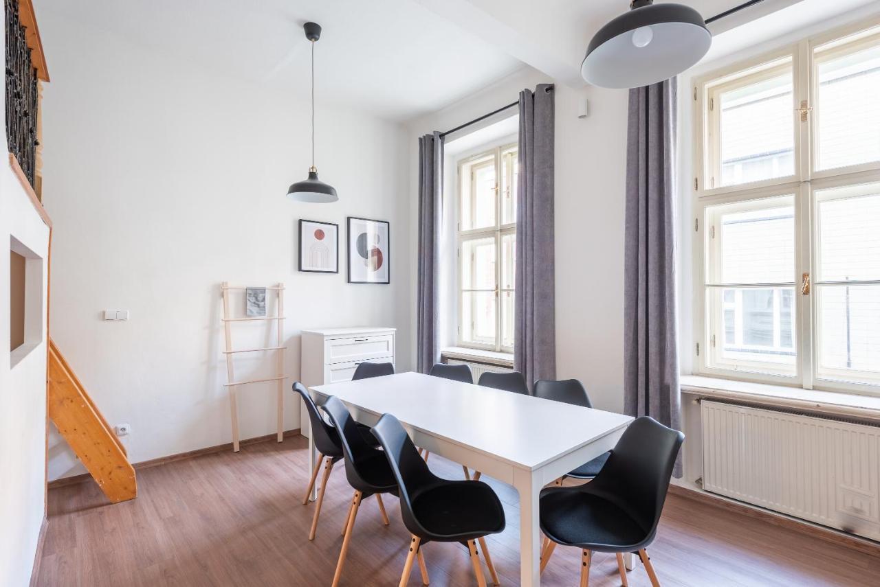 Budget Reznicka Apartment Praga Esterno foto