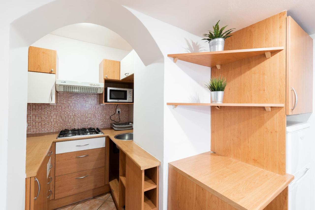 Budget Reznicka Apartment Praga Esterno foto