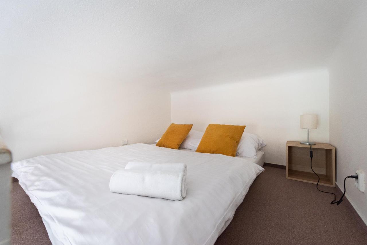 Budget Reznicka Apartment Praga Esterno foto