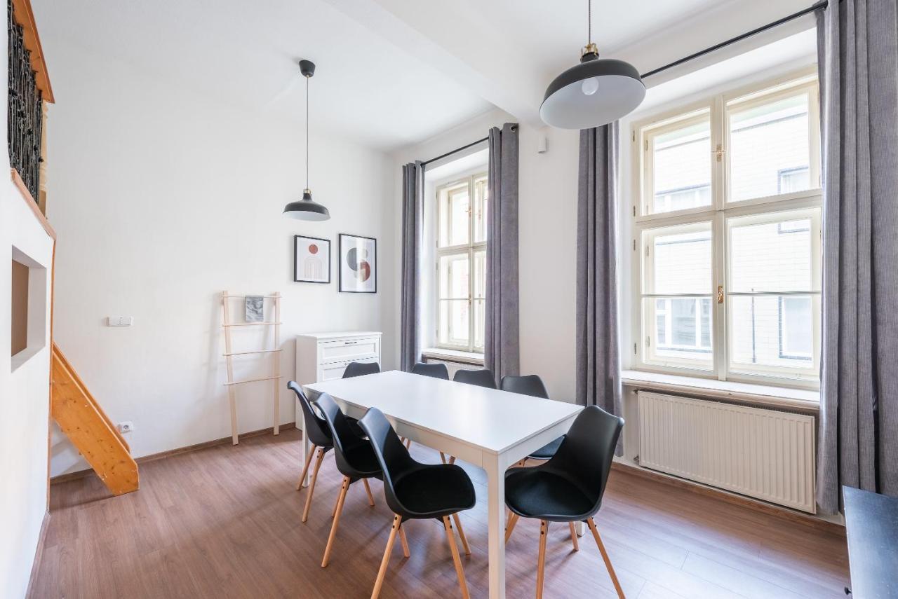 Budget Reznicka Apartment Praga Esterno foto
