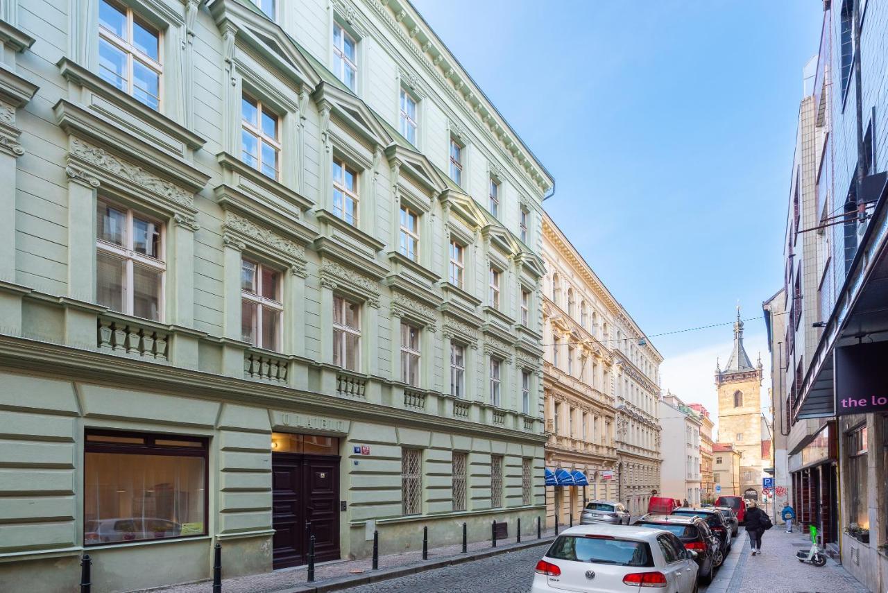 Budget Reznicka Apartment Praga Esterno foto