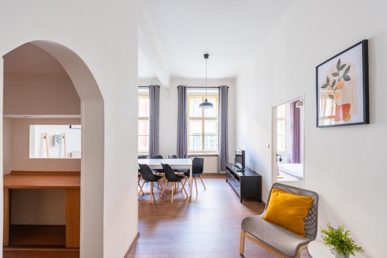 Budget Reznicka Apartment Praga Esterno foto