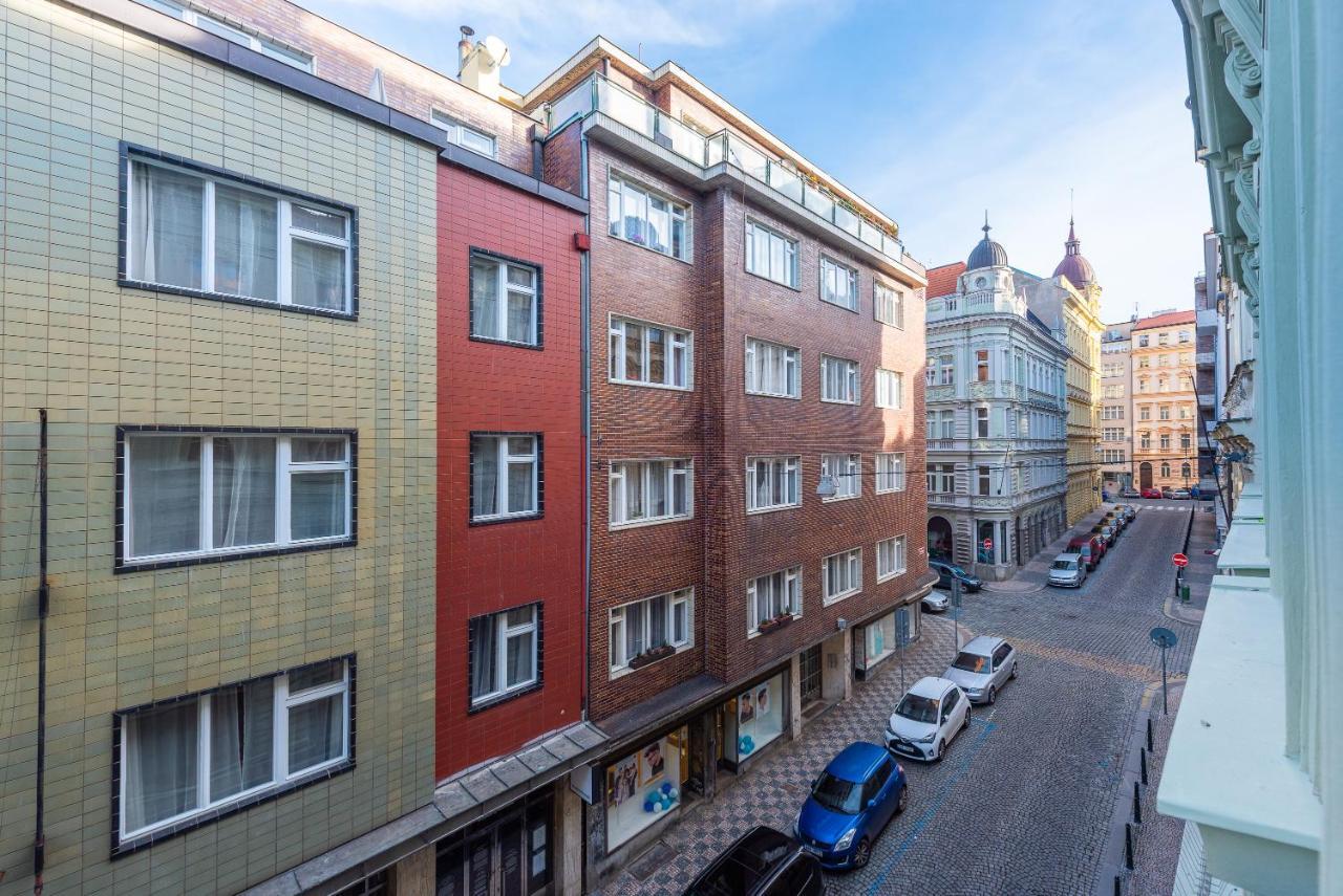 Budget Reznicka Apartment Praga Esterno foto