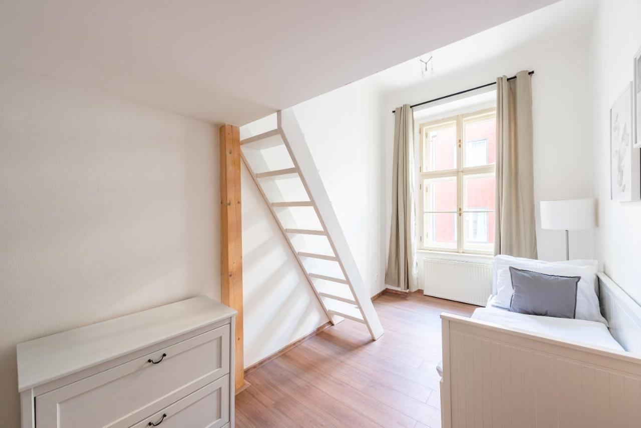 Budget Reznicka Apartment Praga Esterno foto