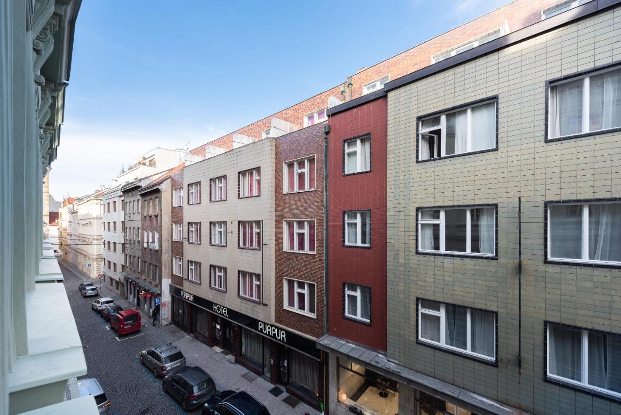 Budget Reznicka Apartment Praga Esterno foto