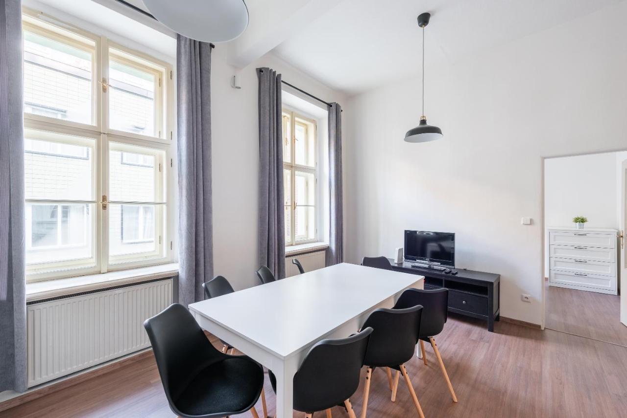 Budget Reznicka Apartment Praga Esterno foto